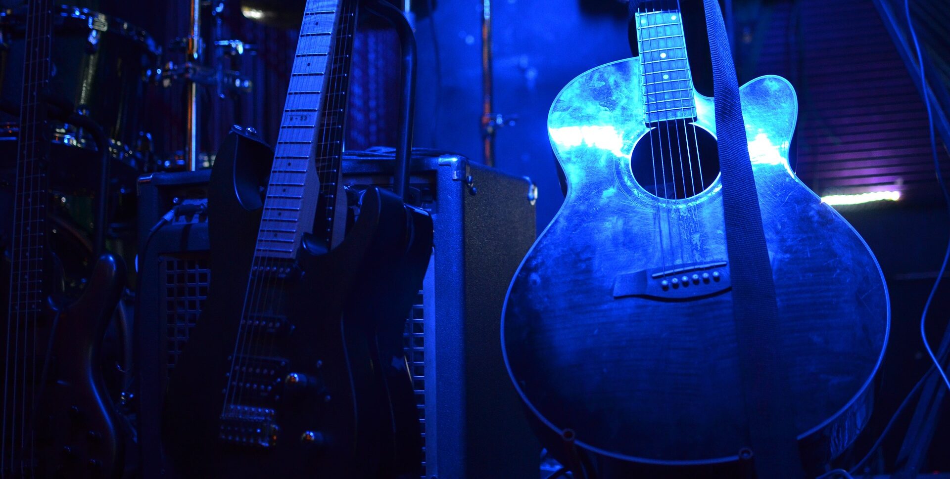 Should I Choose an Electric or Acoustic Guitar?