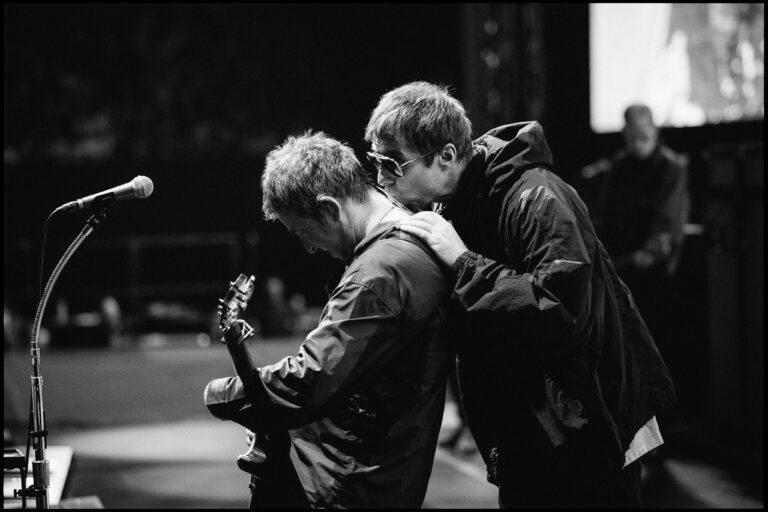 Liam Gallagher Kissing Noel’s Head During a Gig