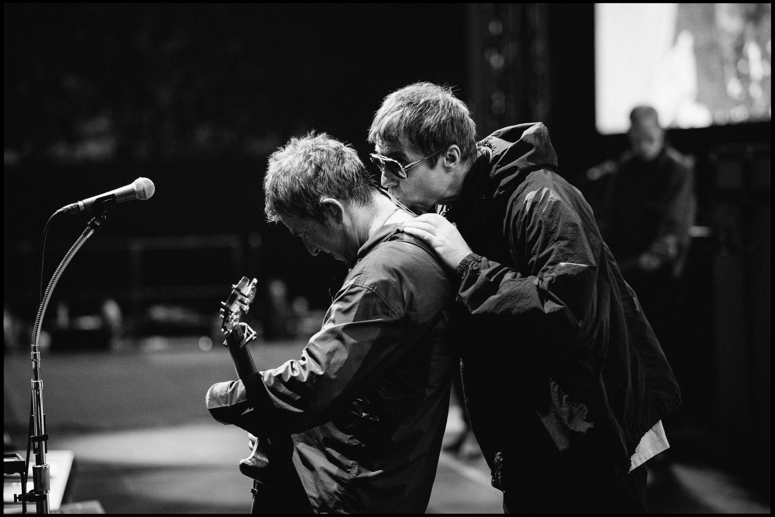 Liam Gallagher Kissing Noel’s Head During a Gig